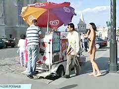 nackt durch die stadt